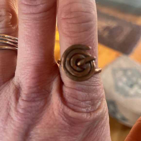 Boho etsy handmade rustic gypsy spiral hammered copper ring - Picture 3 of 3